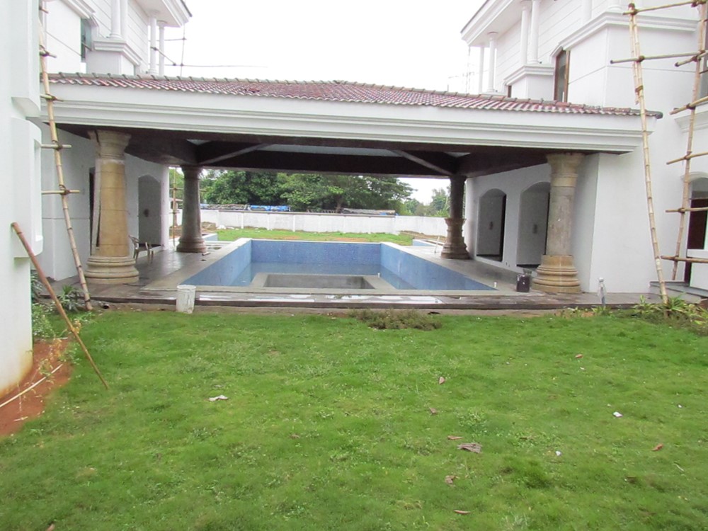 Rohit Saraf Luxury Farmhouse by Z-Axis Architects & Interior Consultants